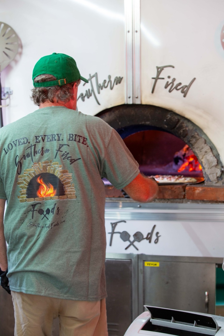 Classic cheese wood-fired pizza